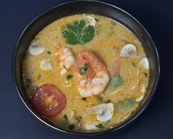 Том-ям с морепродуктами