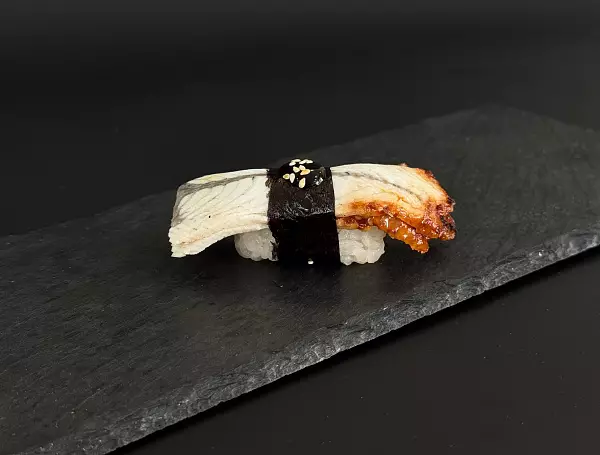 Суши с угрем