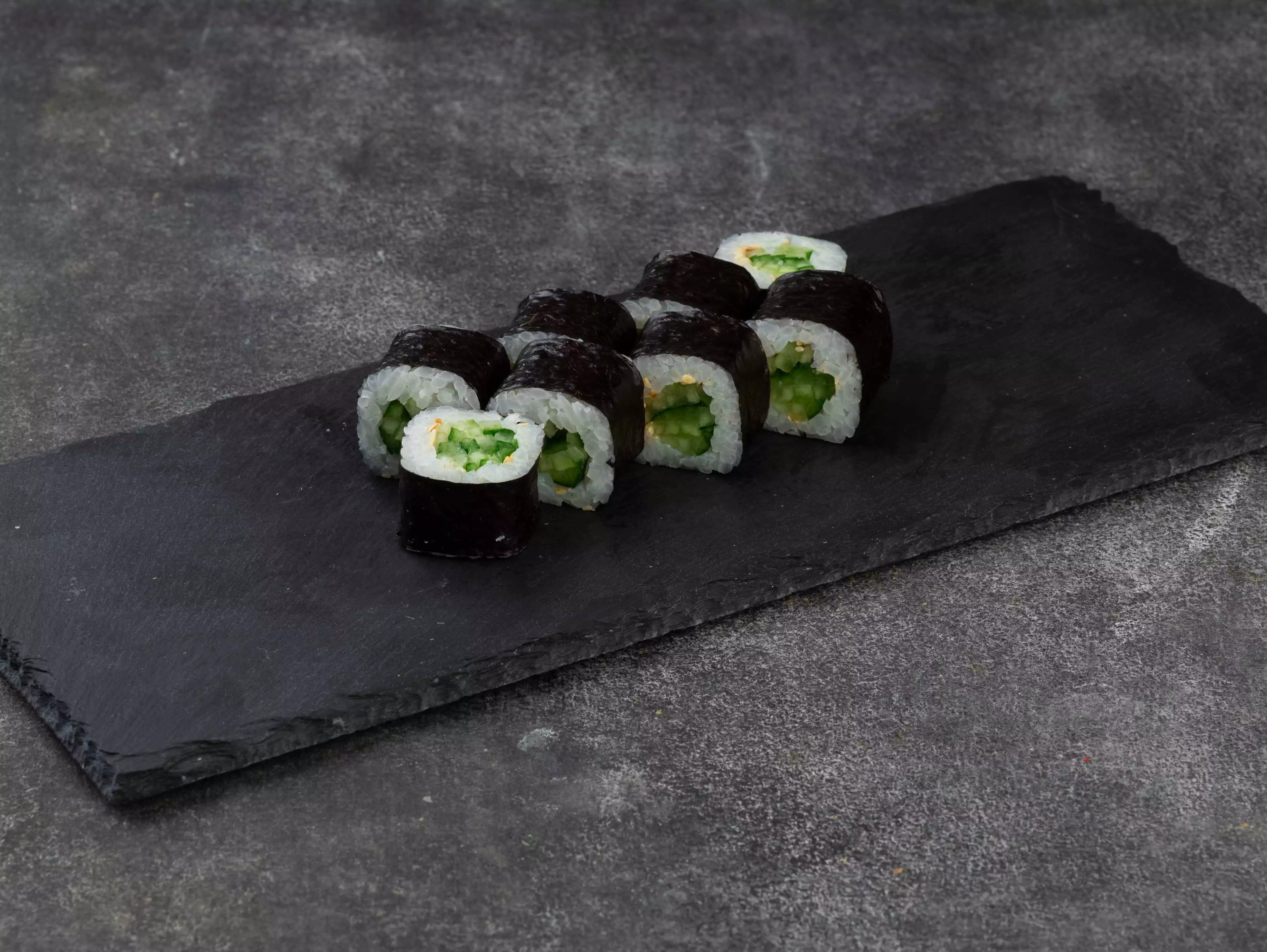 Маки с огурцом