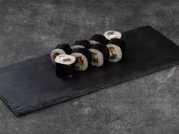 Маки с угрем