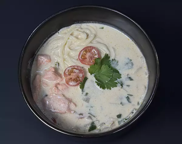 Суп Том-Кха с лососем